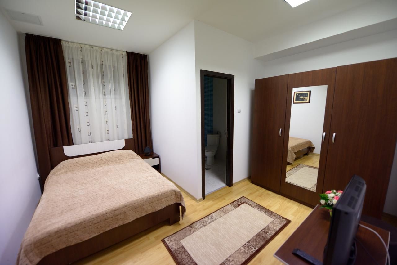 Отель Hotel Sophia Tecuci-12